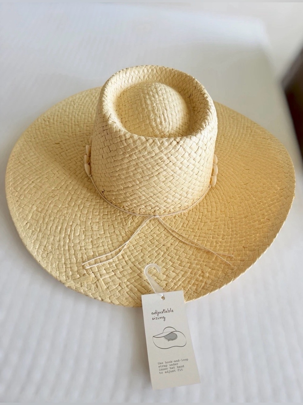 Universal Thread Straw Wide-Brim Boater Hat with Shell Band NWT - Picture 2 of 7